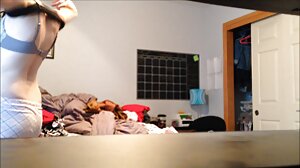체이스 라이더는 부부 섹스 비디오 흑인 낯선 사람에 의해 엉덩이를 얻습니다.